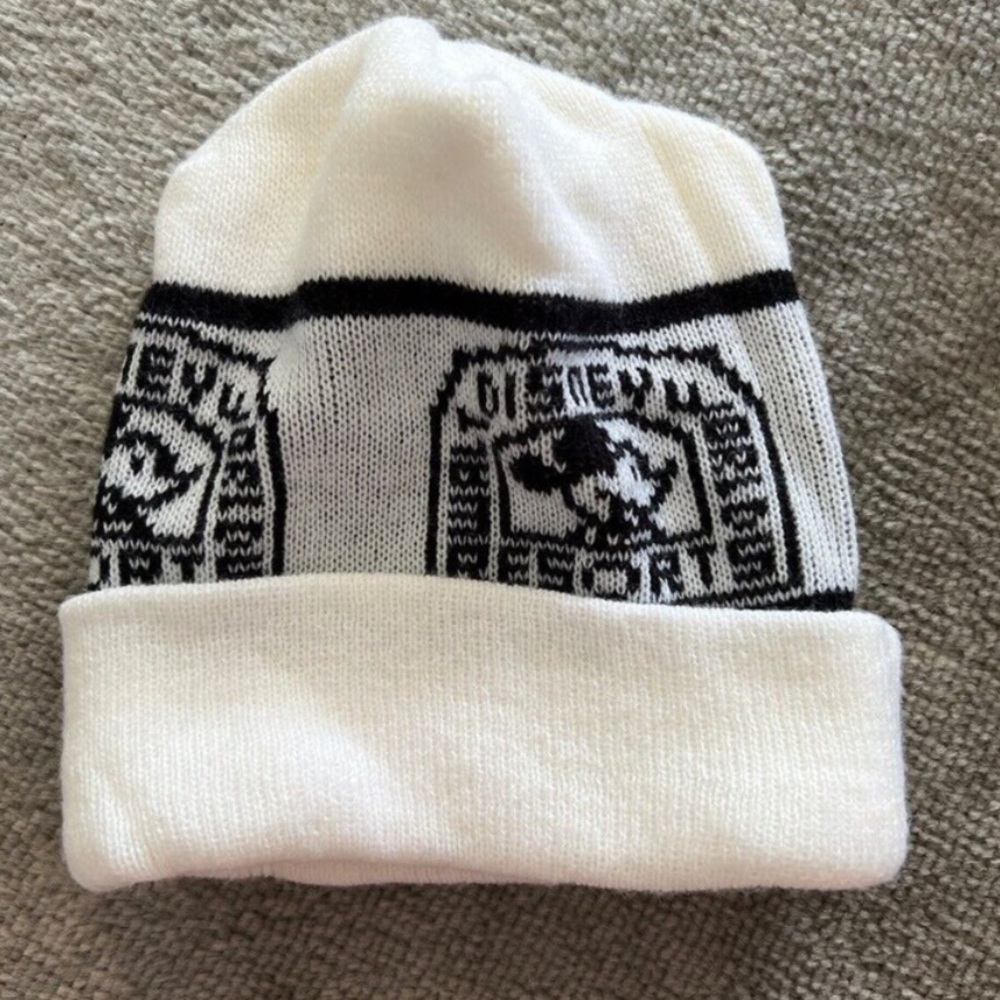 Vintage Disney World Resort White Beanie Hat Mickey Mouse Ski Adult